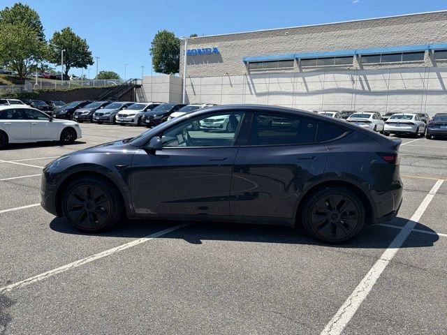 Used 2025 Tesla Model Y Long Range RWD image 4