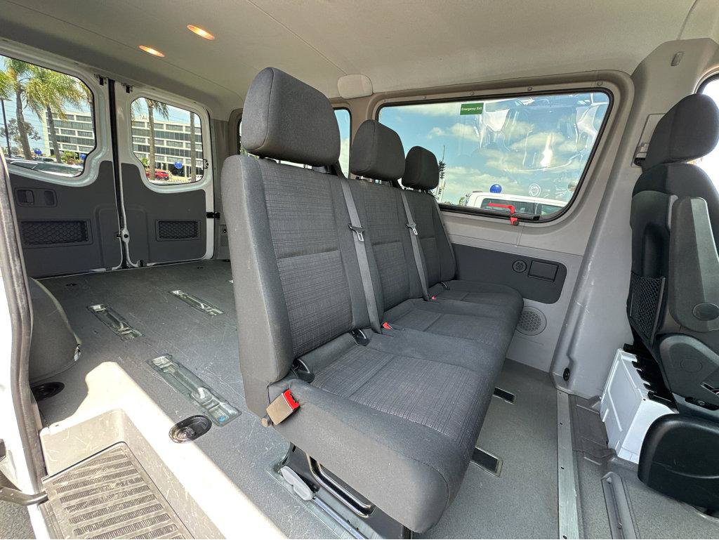 Used 2015 Mercedes-Benz Sprinter 2500 image 35