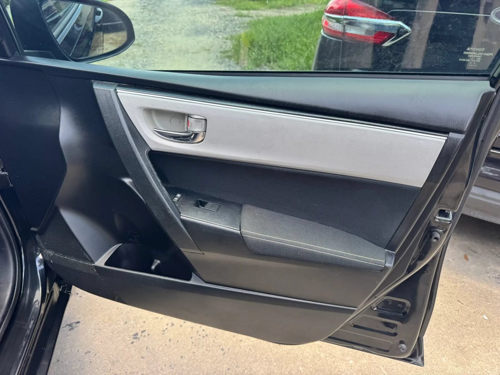 Used 2017 Toyota Corolla LE FWD image 24