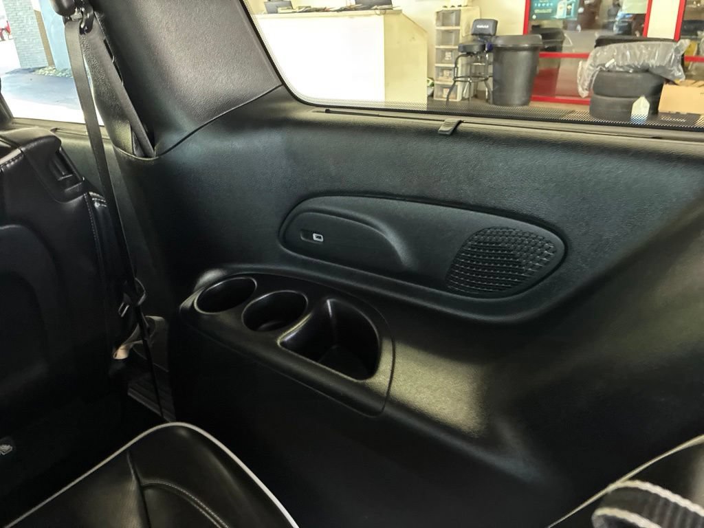 Certified 2025 Chrysler Pacifica Limited FWD image 35