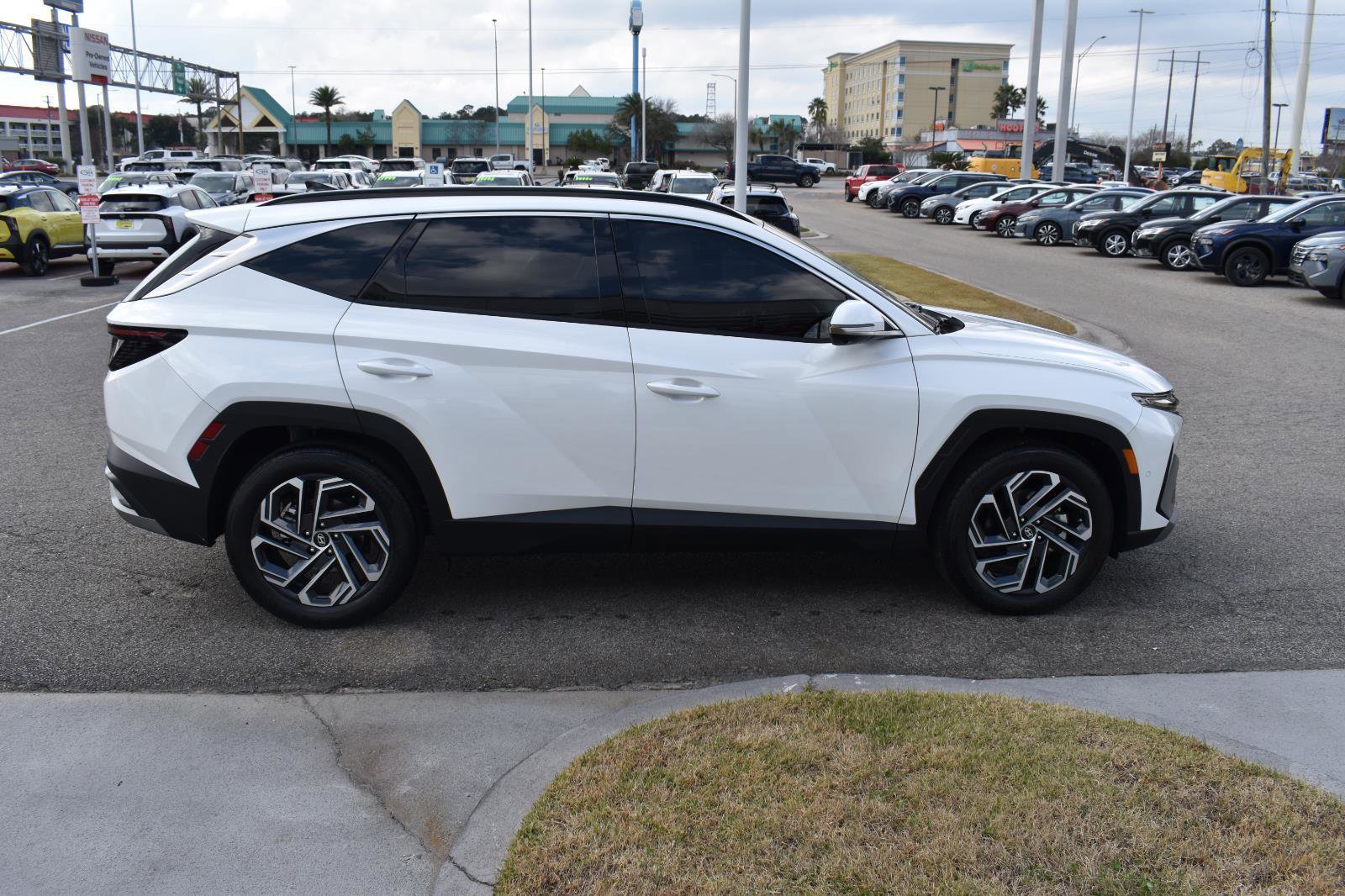 Used 2025 Hyundai Tucson Limited image 13