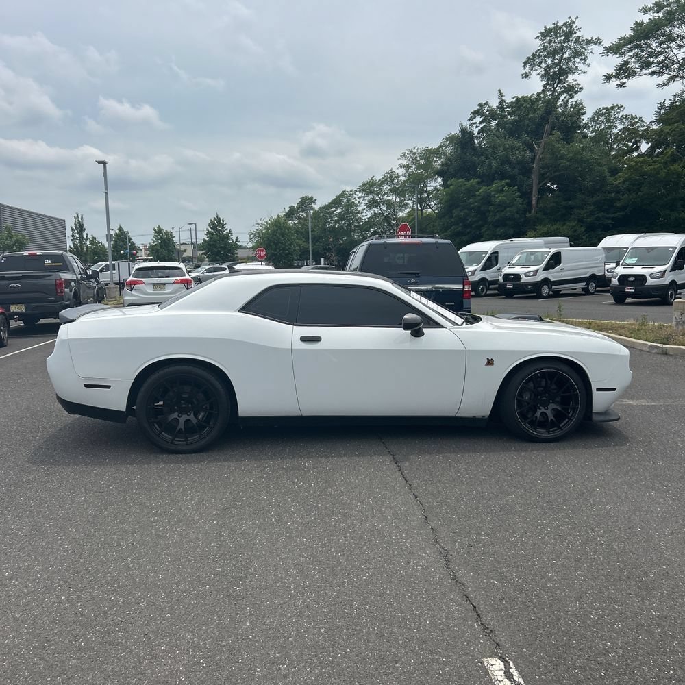 Used 2017 Dodge Challenger R/T Scat Pack RWD image 4