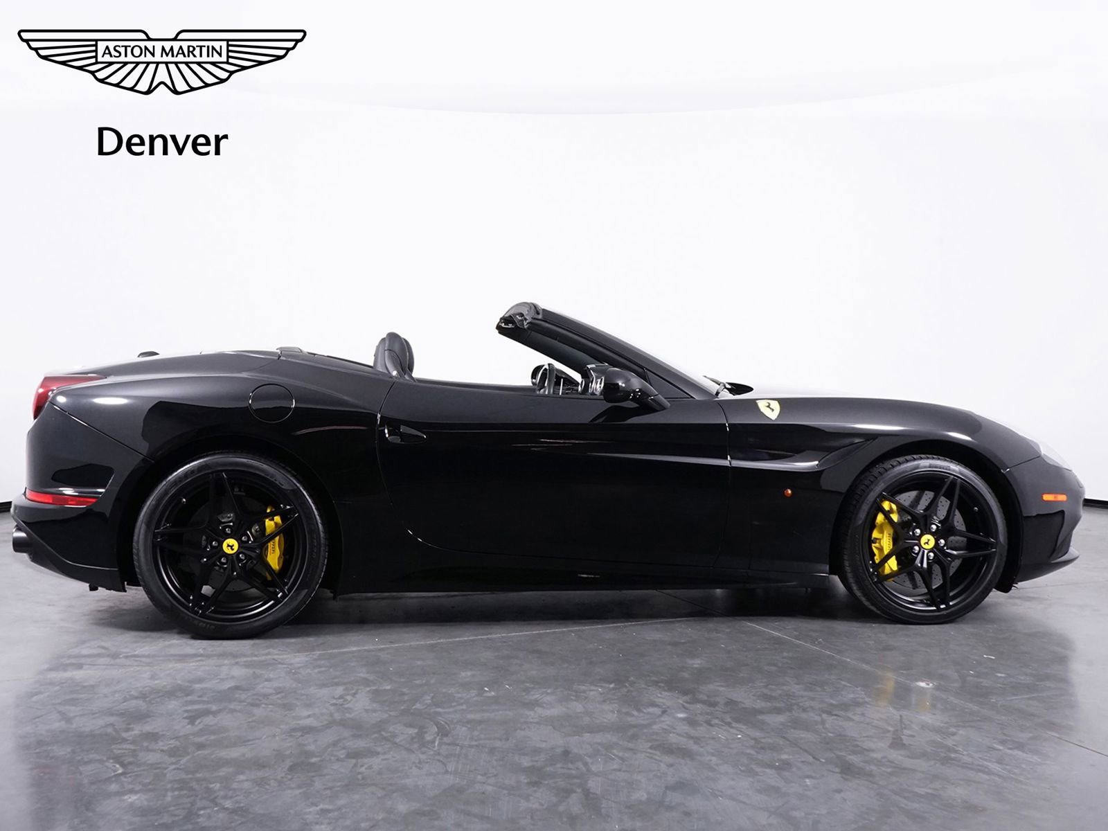 Used 2016 Ferrari California T image 9