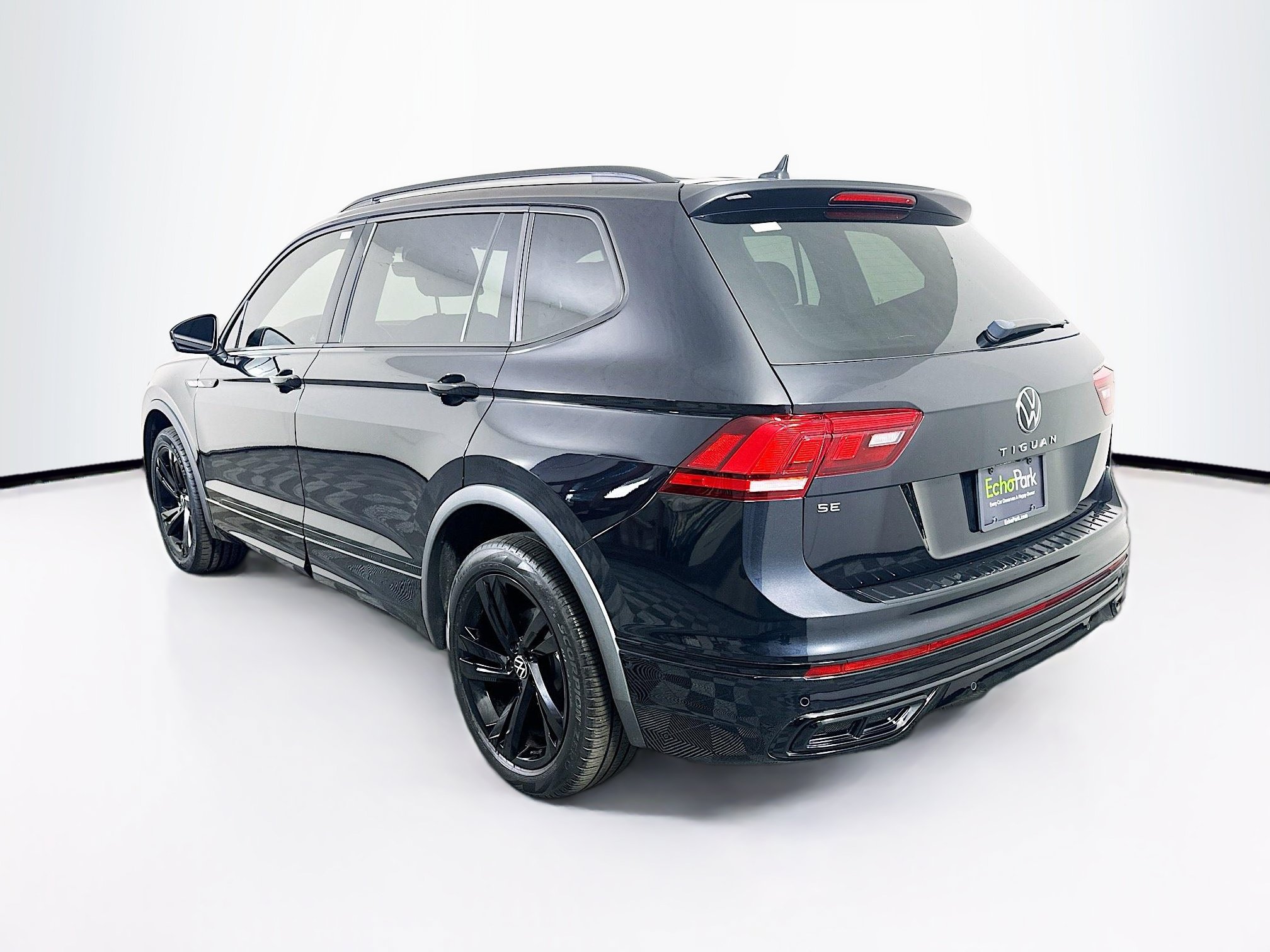 Used 2023 Volkswagen Tiguan SE R-Line FWD image 5