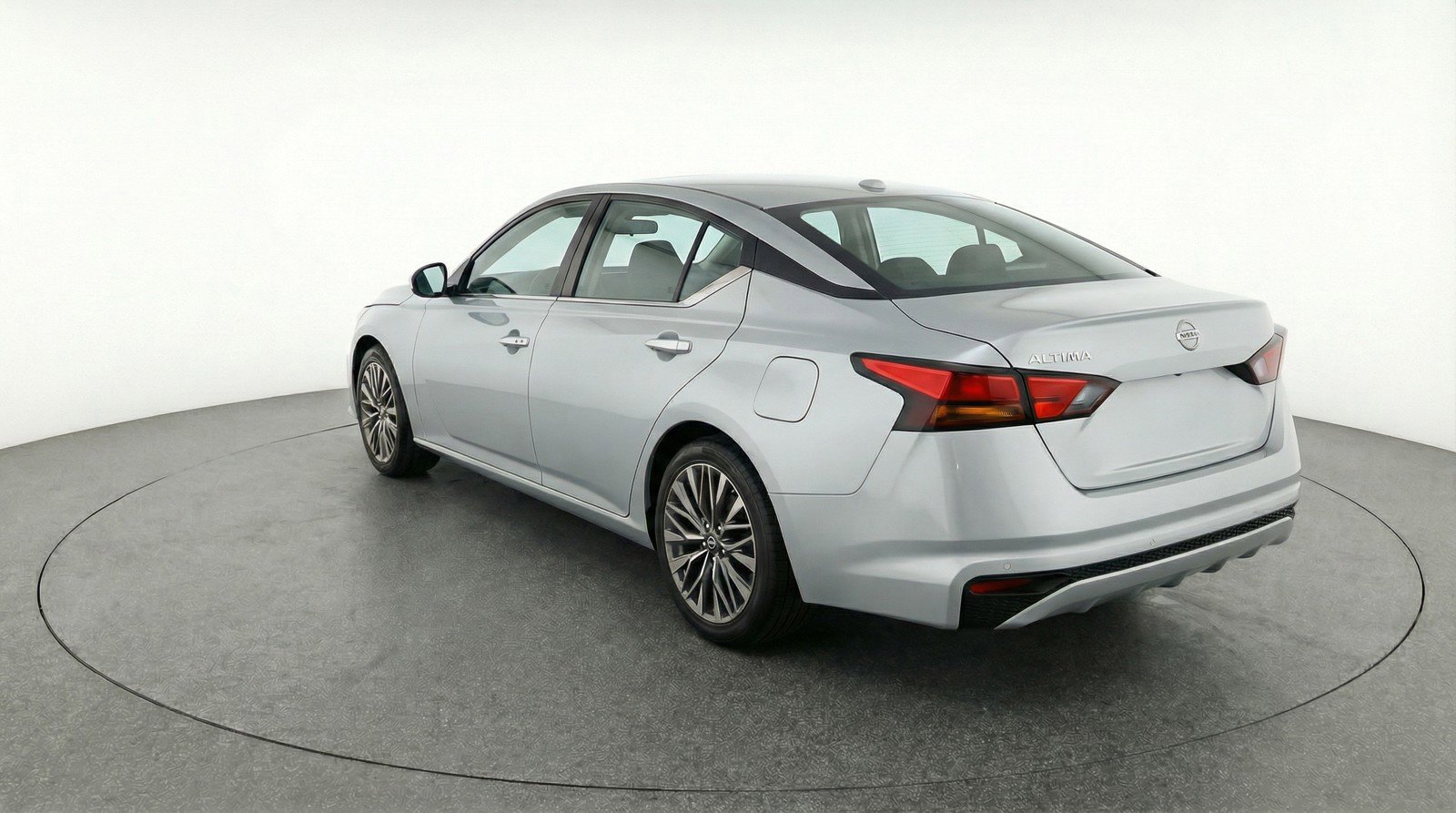 Used 2025 Nissan Altima 2.5 SV FWD image 6