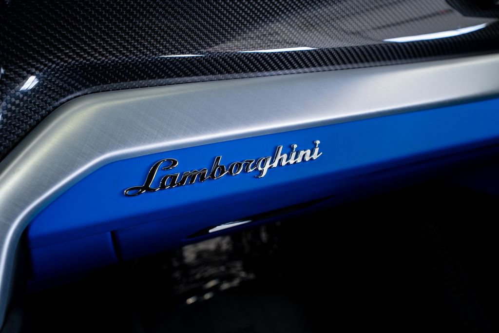 Used 2022 Lamborghini Urus AWD/4WD image 58