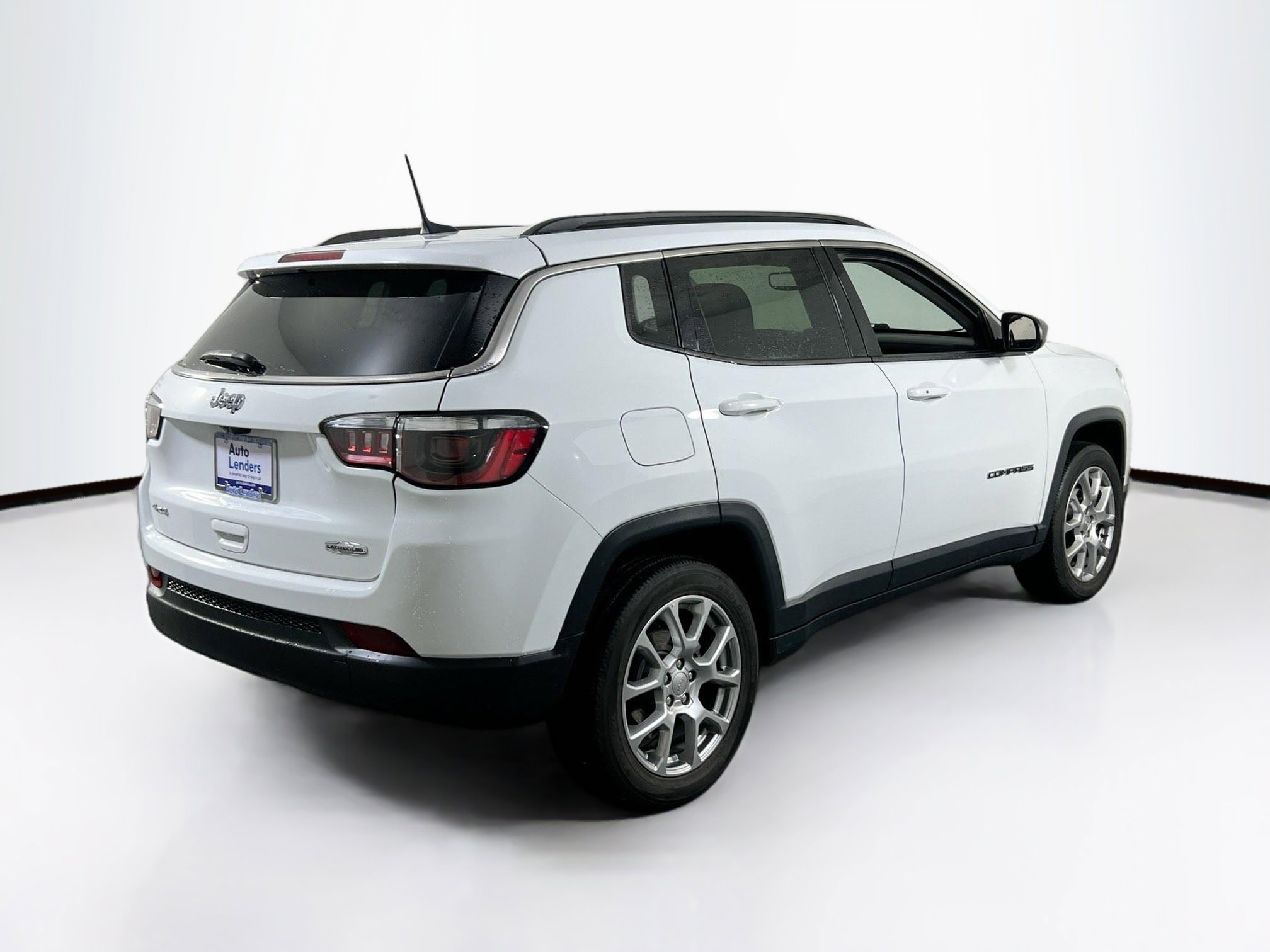 Used 2022 Jeep Compass Latitude w/ Sun and Sound Group AWD/4WD image 5