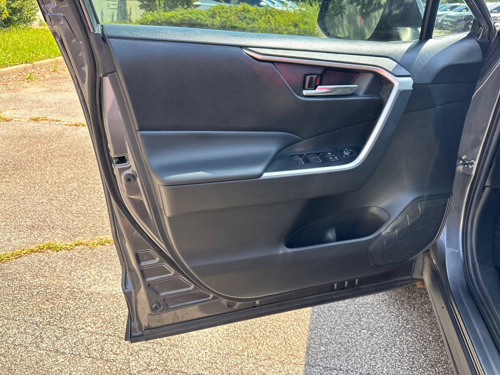 Used 2022 Toyota RAV4 XLE Premium FWD image 10
