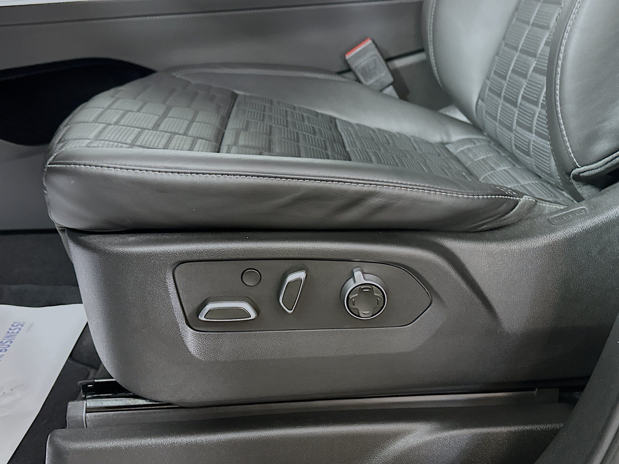 Used 2025 Cadillac Escalade Sport Platinum w/ LPO, Floor Liner Package AWD/4WD image 23
