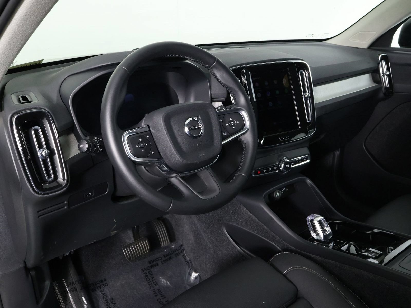 Used 2026 Volvo XC40 B5 Plus AWD/4WD image 14