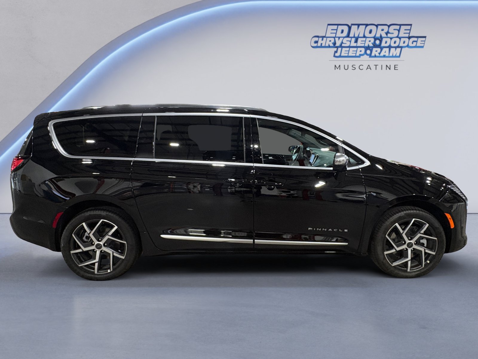 New 2027 Chrysler Pacifica Pinnacle w/ Theater Group AWD/4WD image 6
