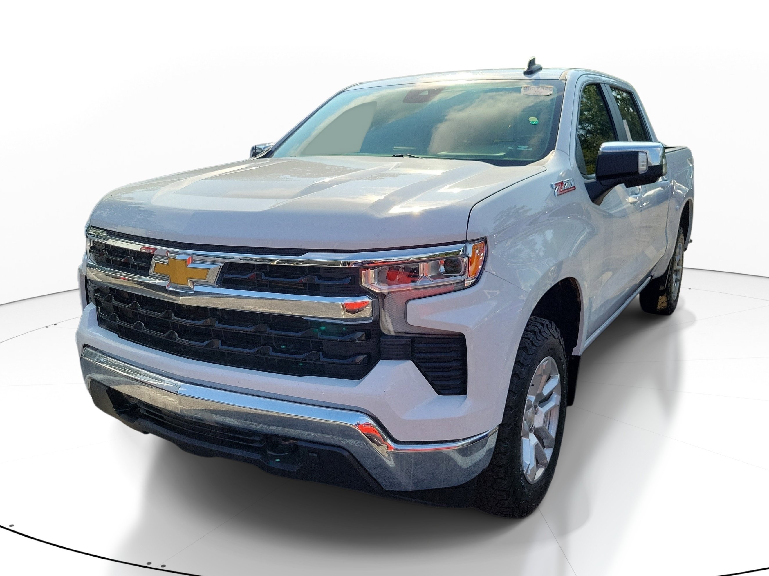 Used 2022 Chevrolet Silverado 1500 LT w/ Z71 Off-Road Package AWD/4WD image 3
