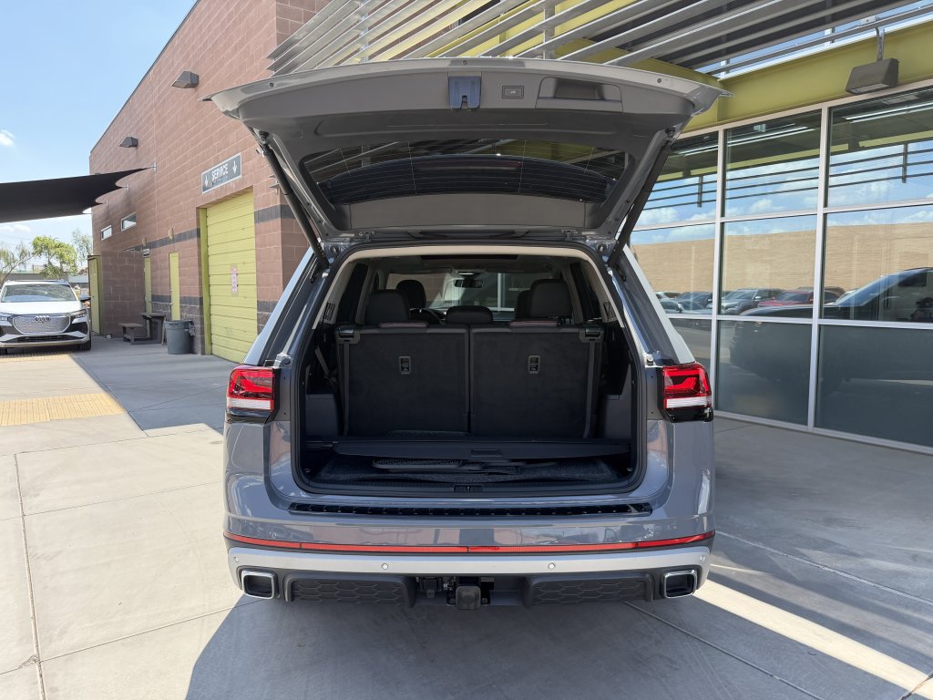 Used 2025 Volkswagen Atlas Peak Edition SE AWD/4WD image 38