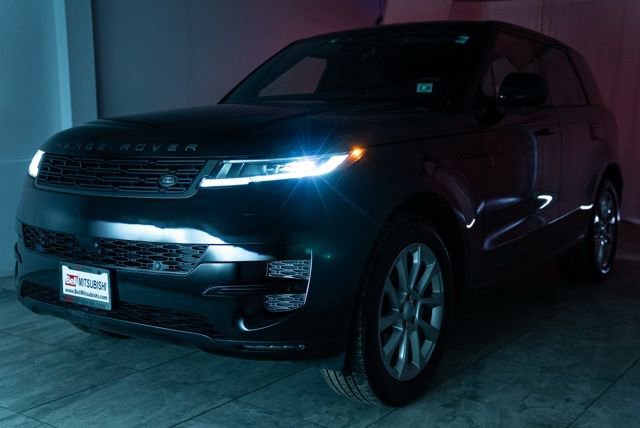 Used 2025 Land Rover Range Rover Sport AWD/4WD image 36