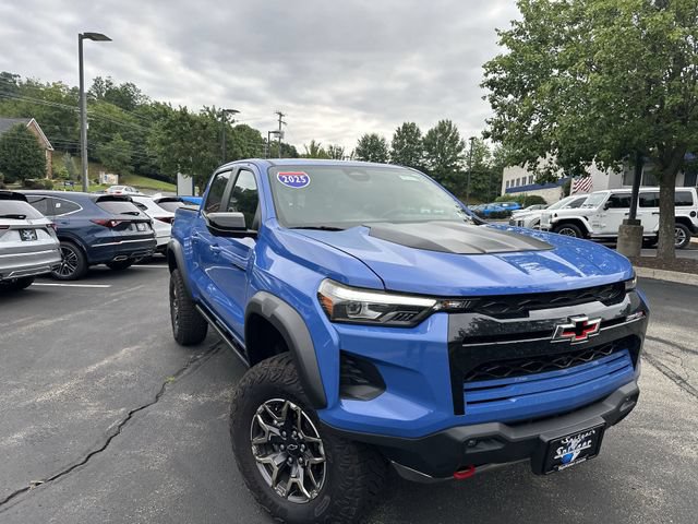 Used 2025 Chevrolet Colorado ZR2 w/ Technology Package AWD/4WD image 11