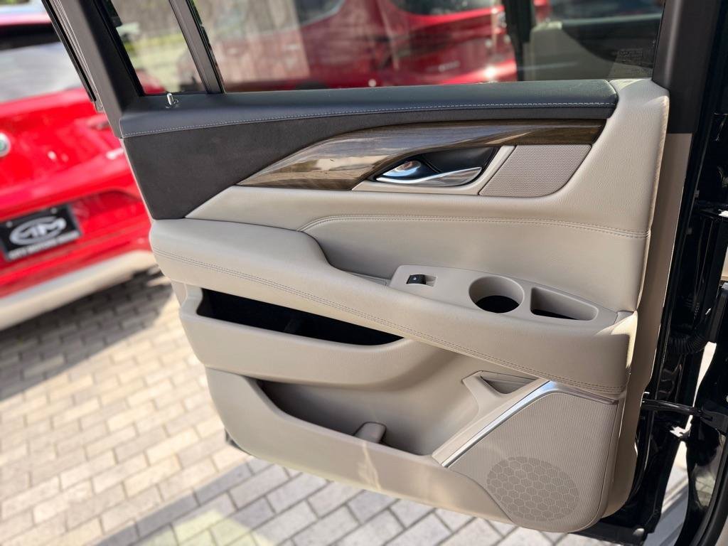 Used 2020 Cadillac Escalade ESV Luxury w/ Escalade Sport Edition AWD/4WD image 23