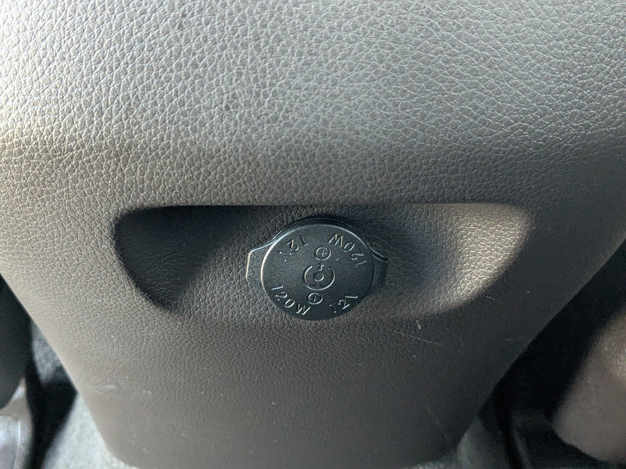 Used 2018 Hyundai Santa Fe SE image 22