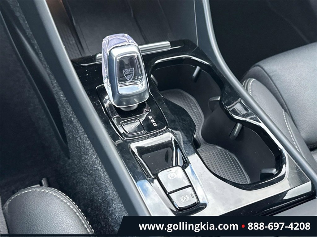 Used 2025 Volvo XC40 B5 Plus image 29