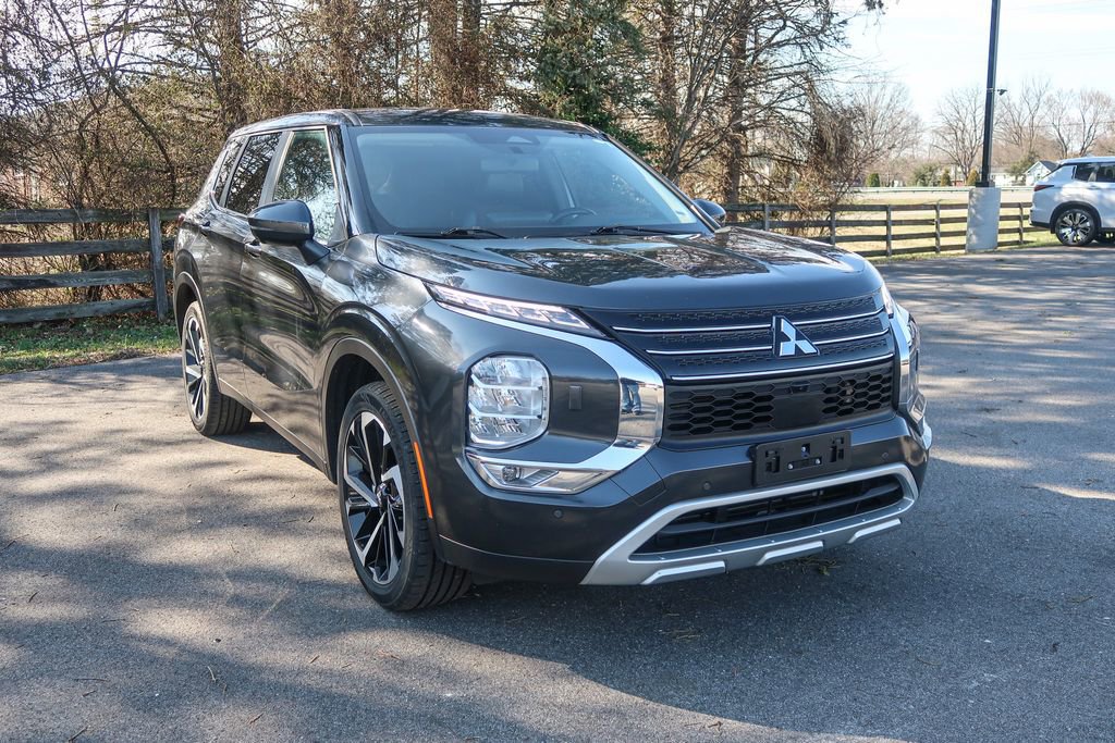 Used 2024 Mitsubishi Outlander image 7