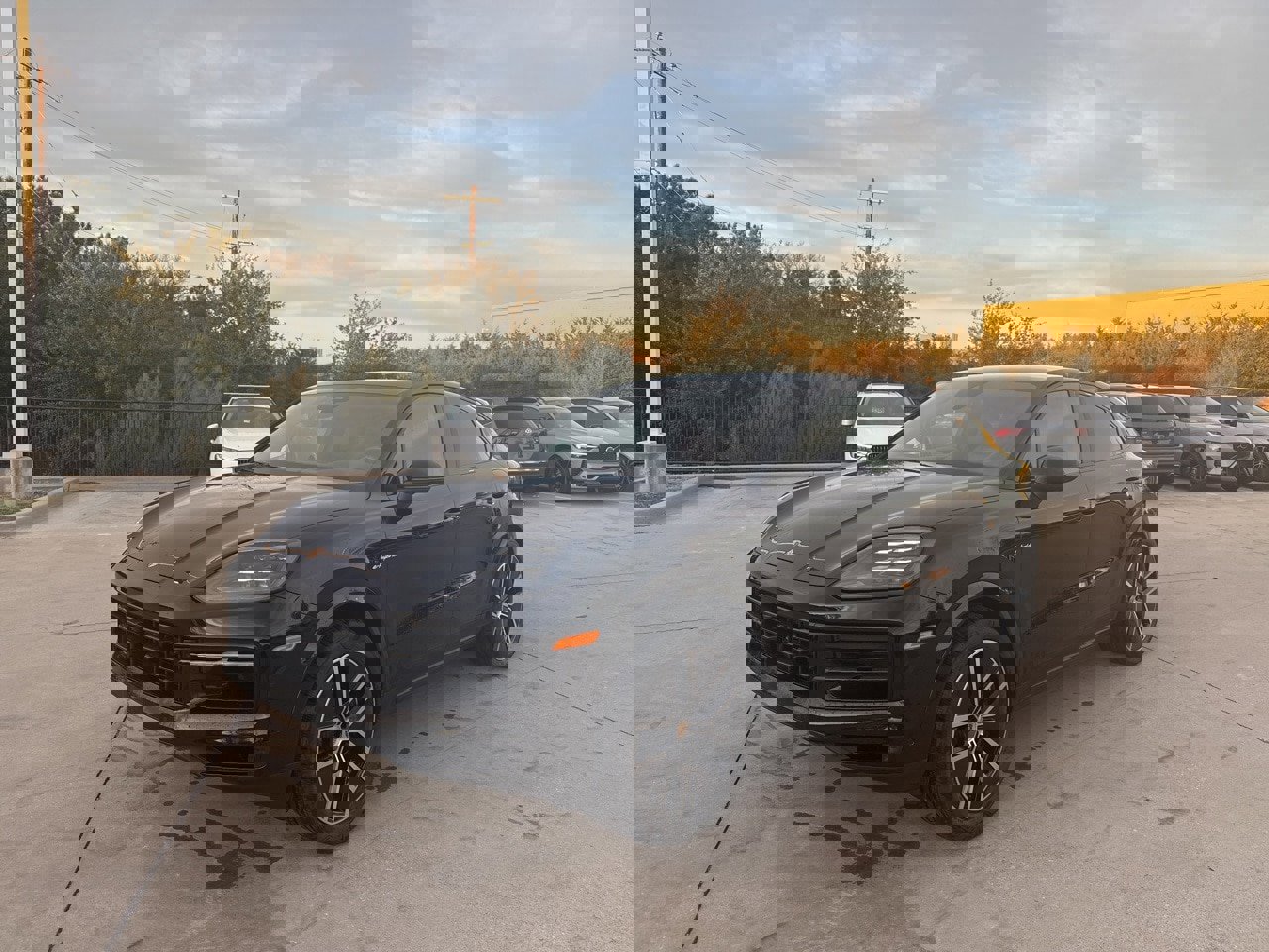 Used 2024 Porsche Cayenne Coupe image 1