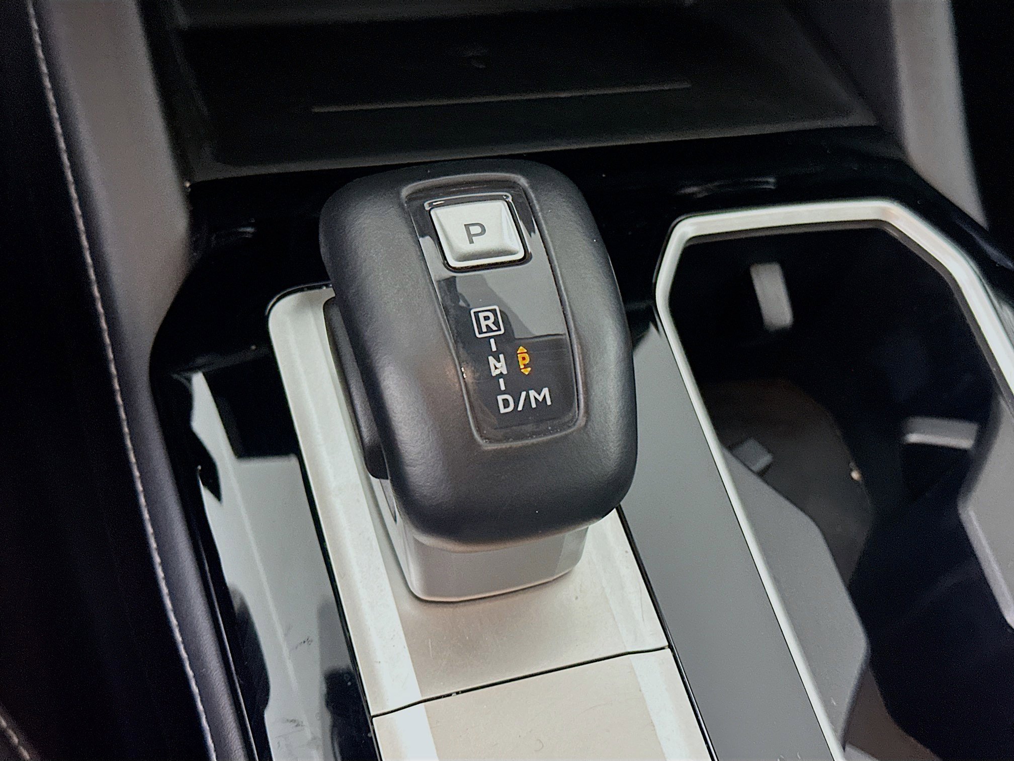 Used 2025 Mitsubishi Outlander SE image 25