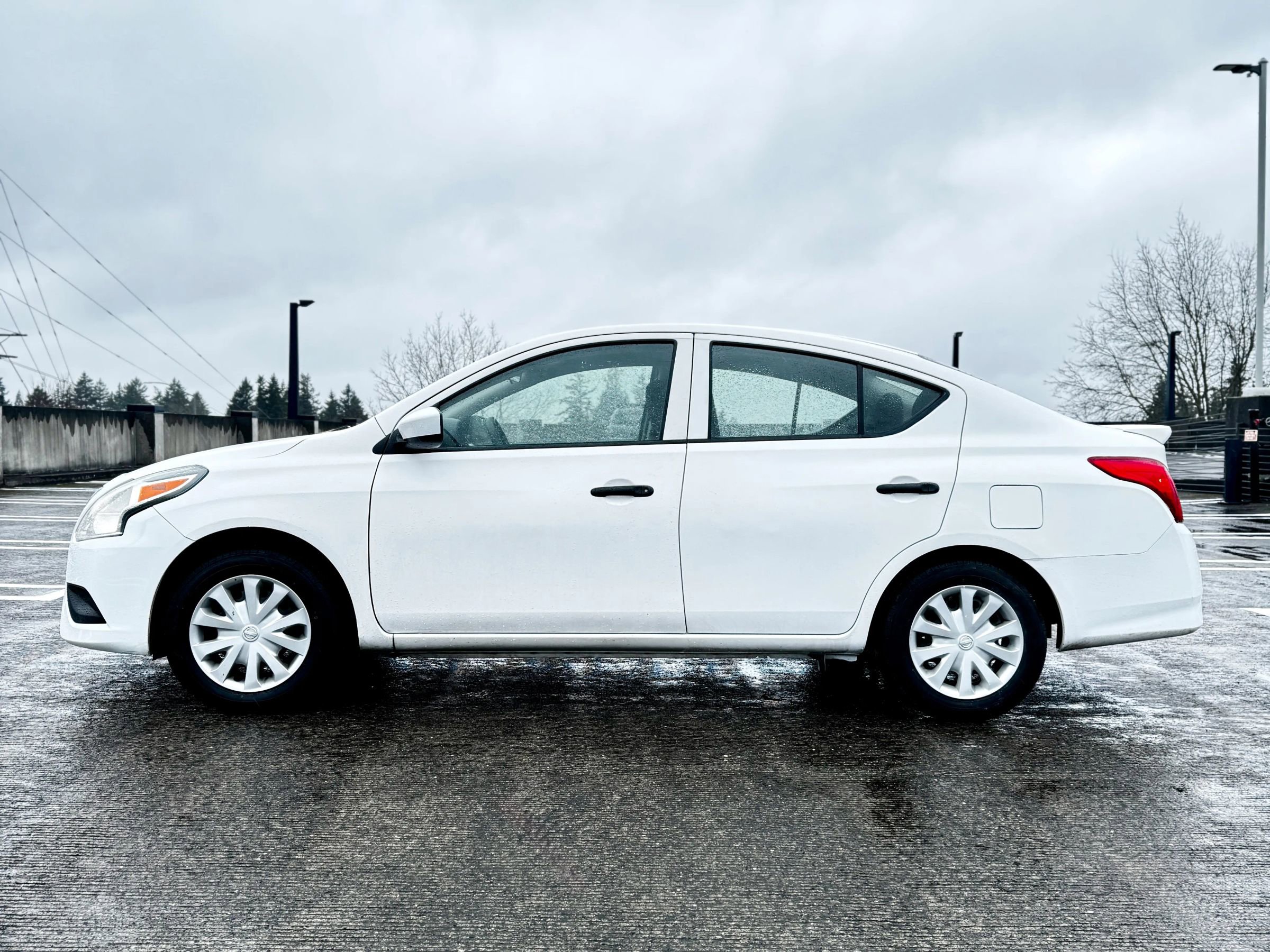 Used 2017 Nissan Versa S Plus image 4