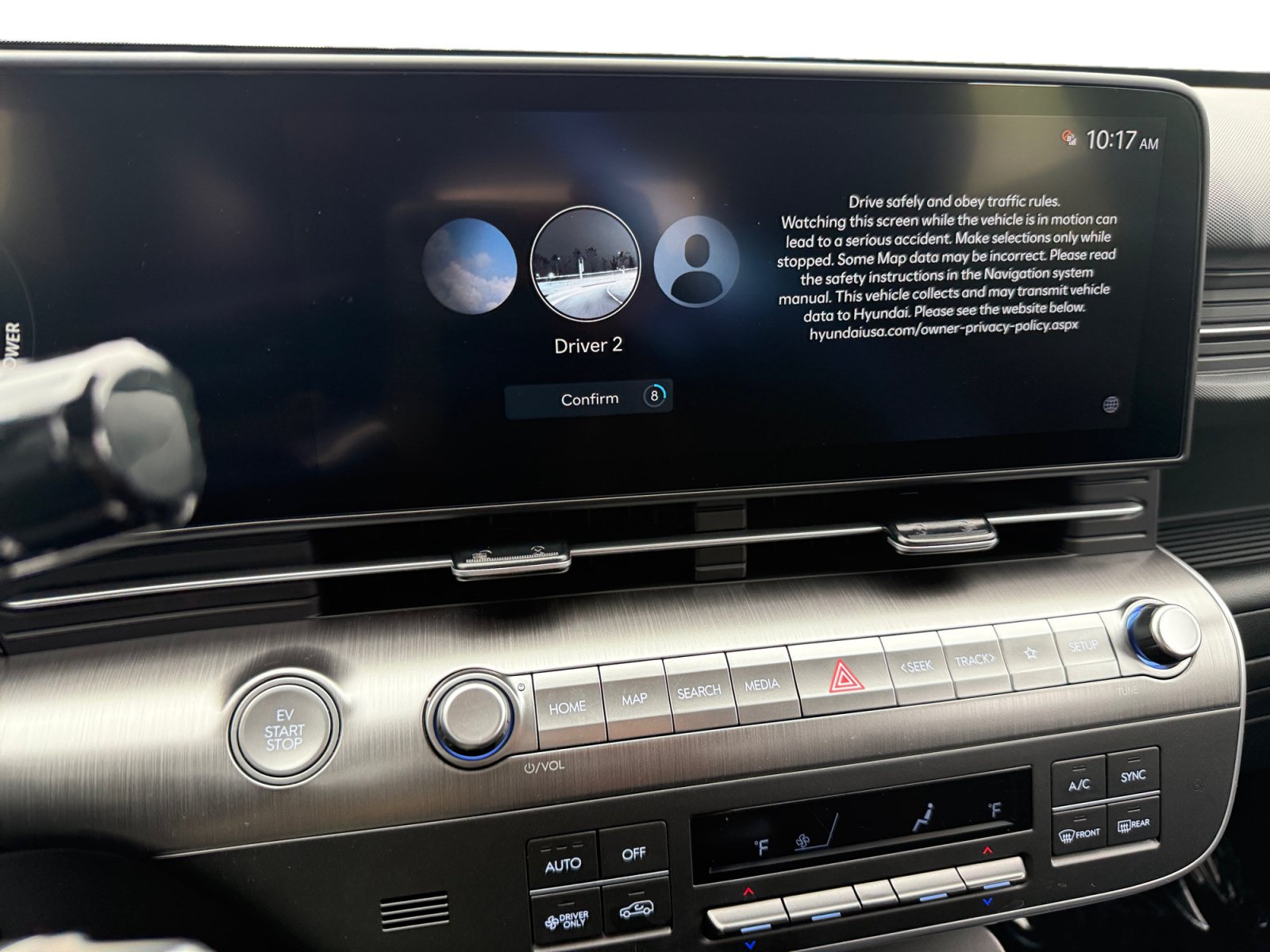 Certified 2025 Hyundai Kona SE FWD image 12