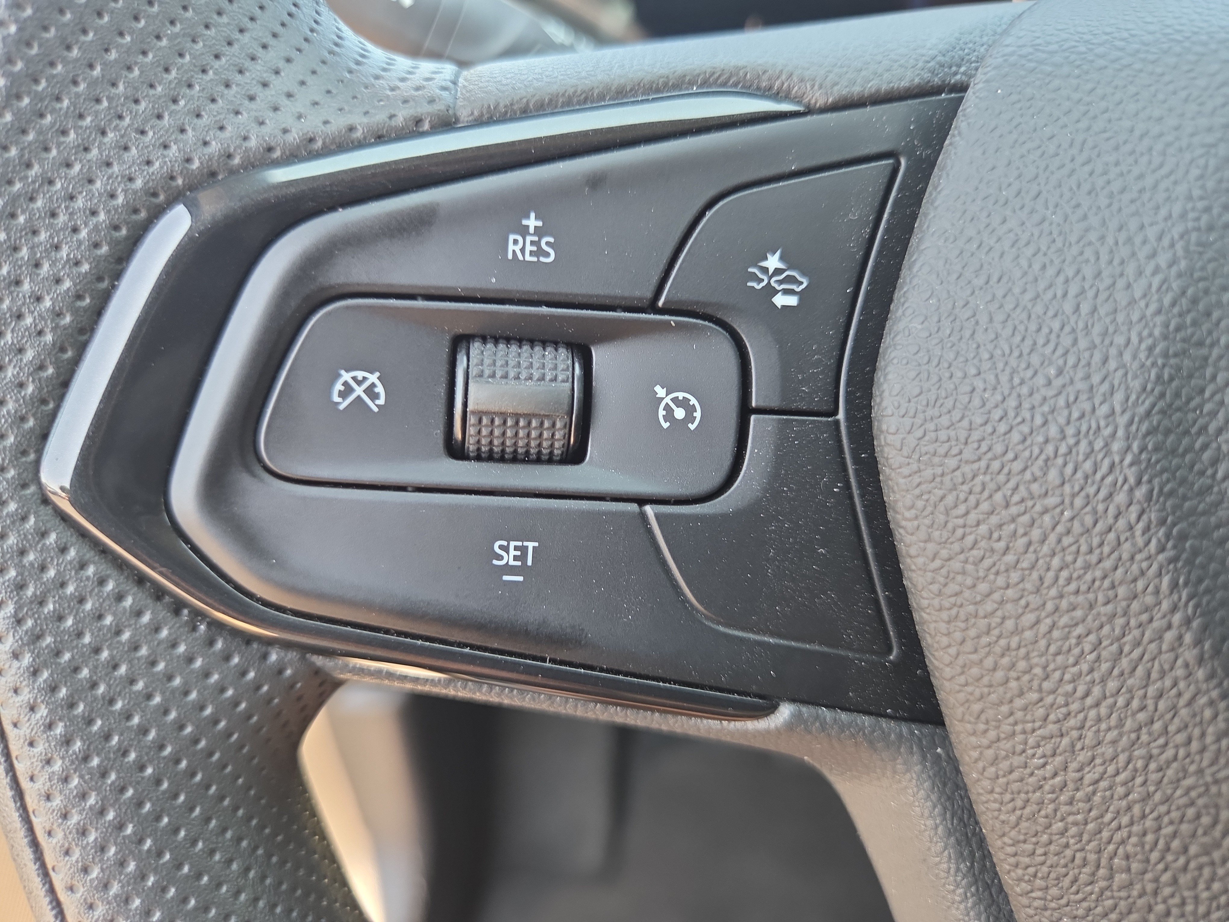 Used 2026 Chevrolet Trax LT FWD image 30