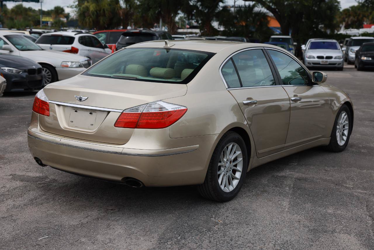 Used 2011 Hyundai Genesis 3.8 RWD image 11