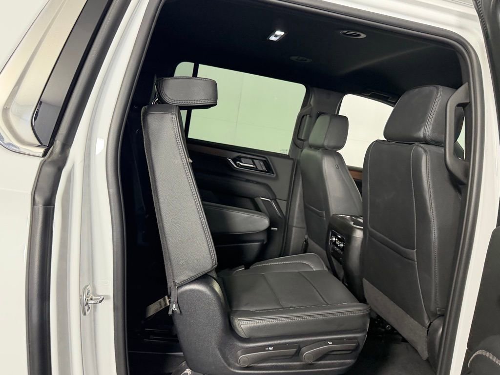 Used 2025 GMC Yukon XL Denali AWD/4WD image 30