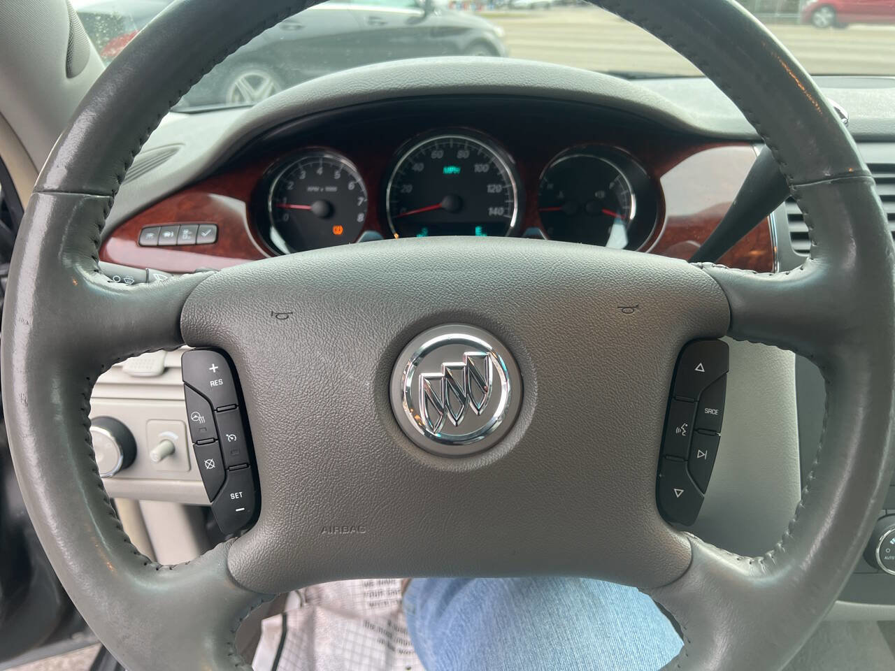 Used 2007 Buick Lucerne CXL image 31