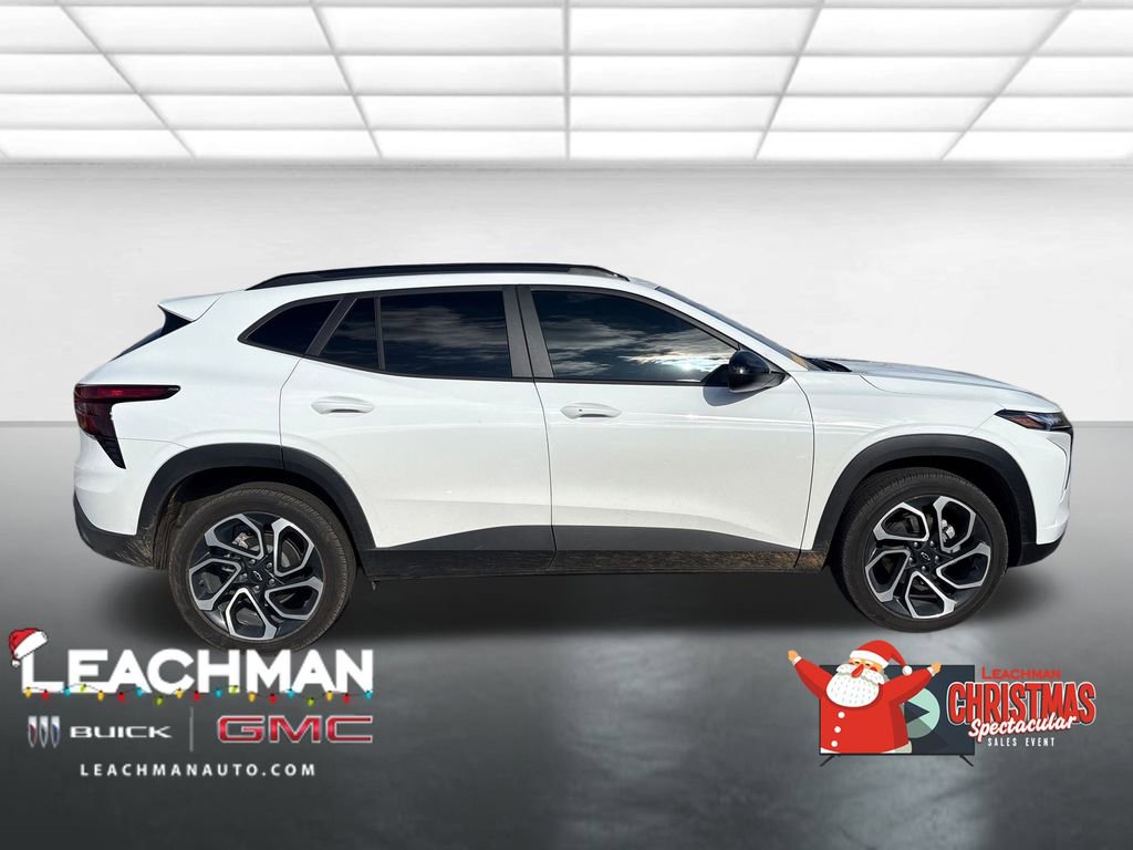 Certified 2025 Chevrolet Trax RS w/ Sunroof Package image 2