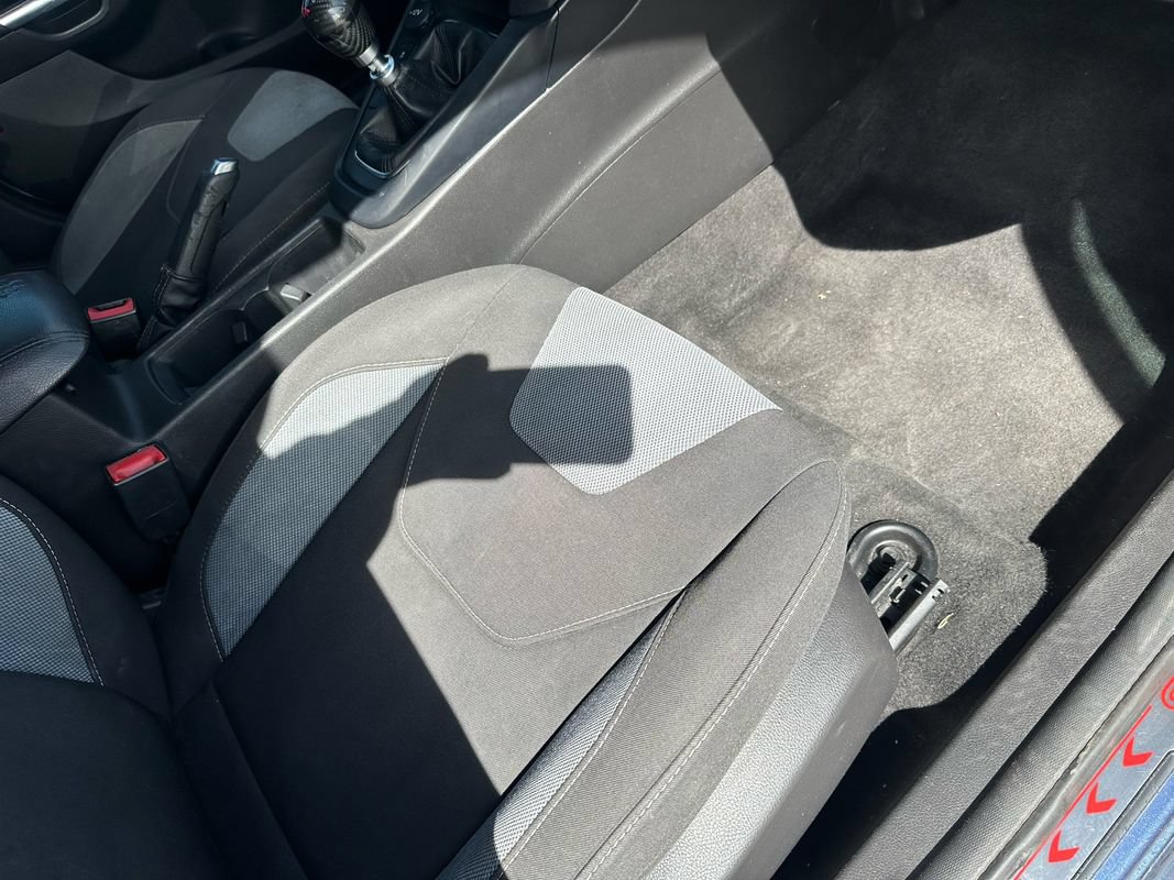 Used 2018 Ford Focus ST FWD image 17