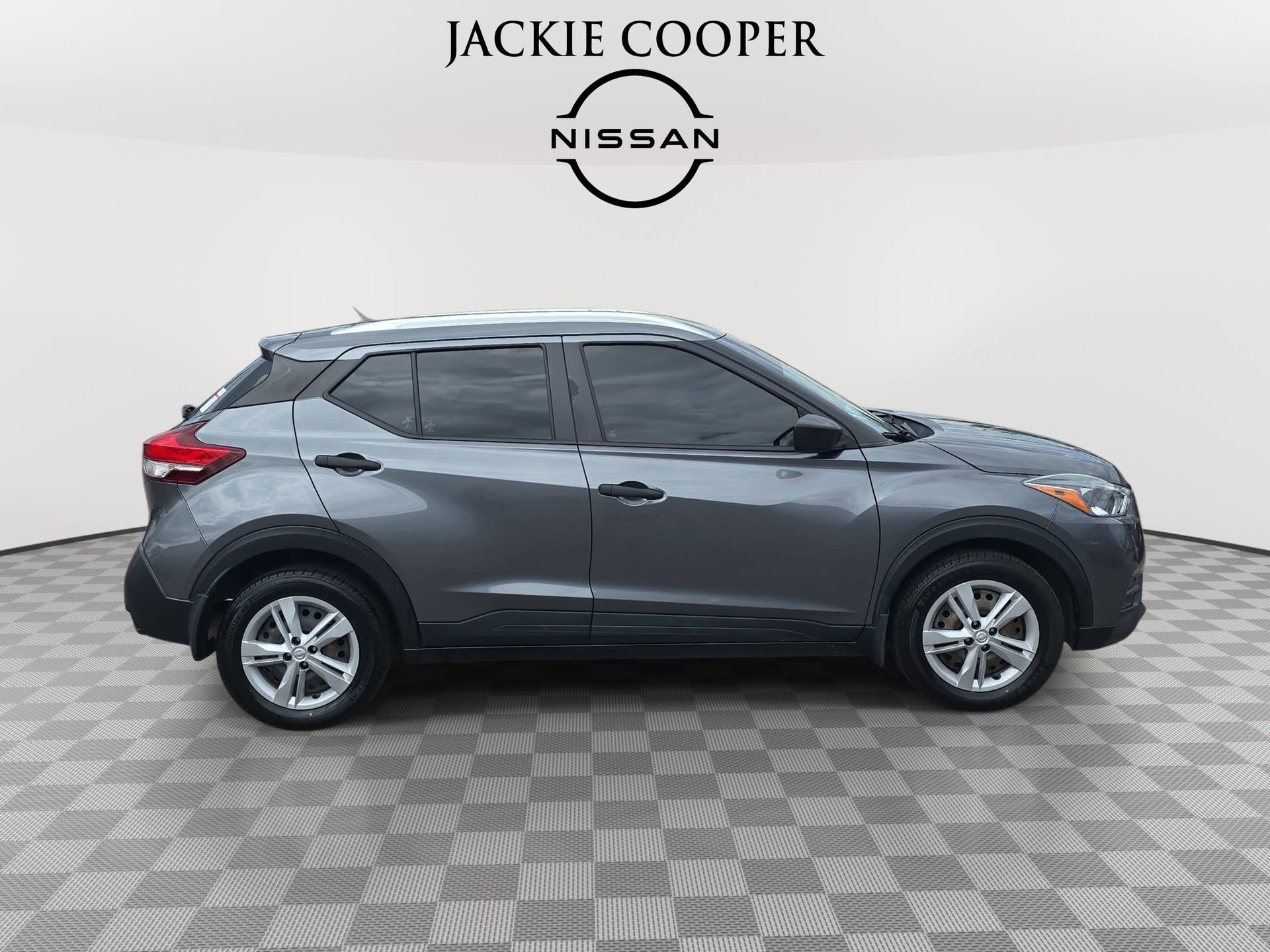 Used 2018 Nissan Kicks S FWD image 4