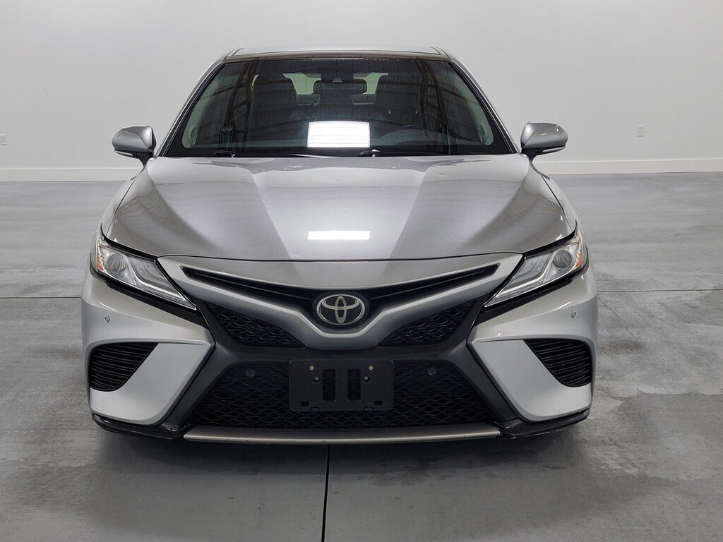 Used 2018 Toyota Camry XSE FWD image 3