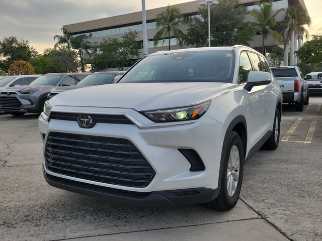 Used 2025 Toyota Grand Highlander AWD image 2
