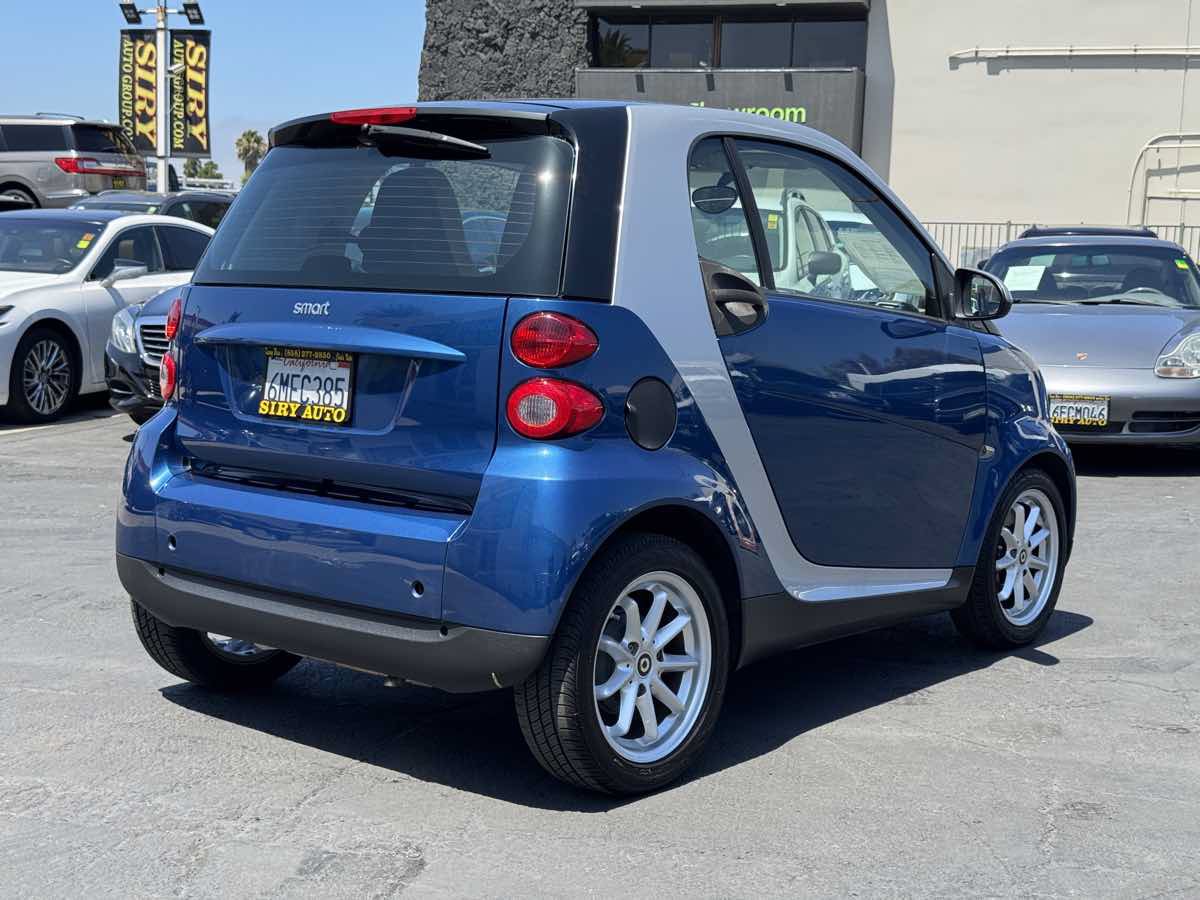 Used 2010 smart fortwo passion RWD image 16