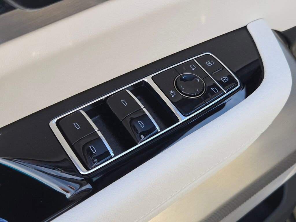 New 2026 Cadillac Vistiq Sport w/ LPO, Floor Liner Package image 25