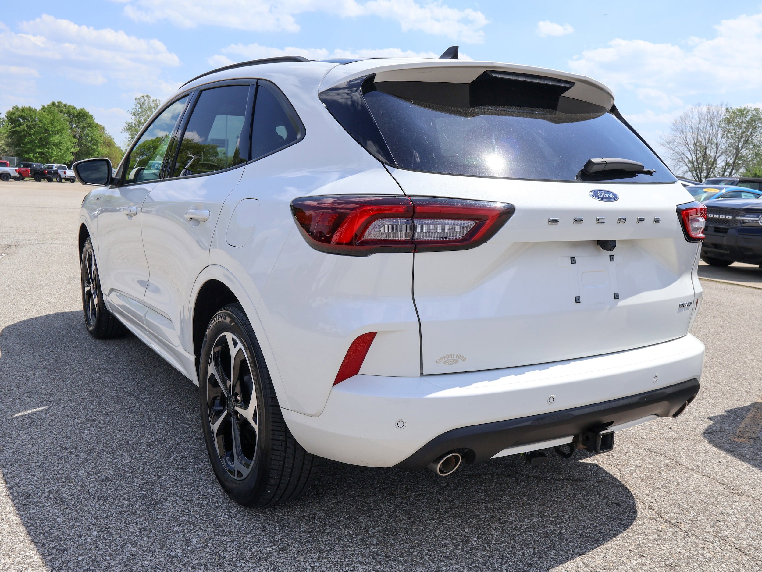 Used 2024 Ford Escape ST-Line Select w/ Tech Pack #2 AWD/4WD image 3