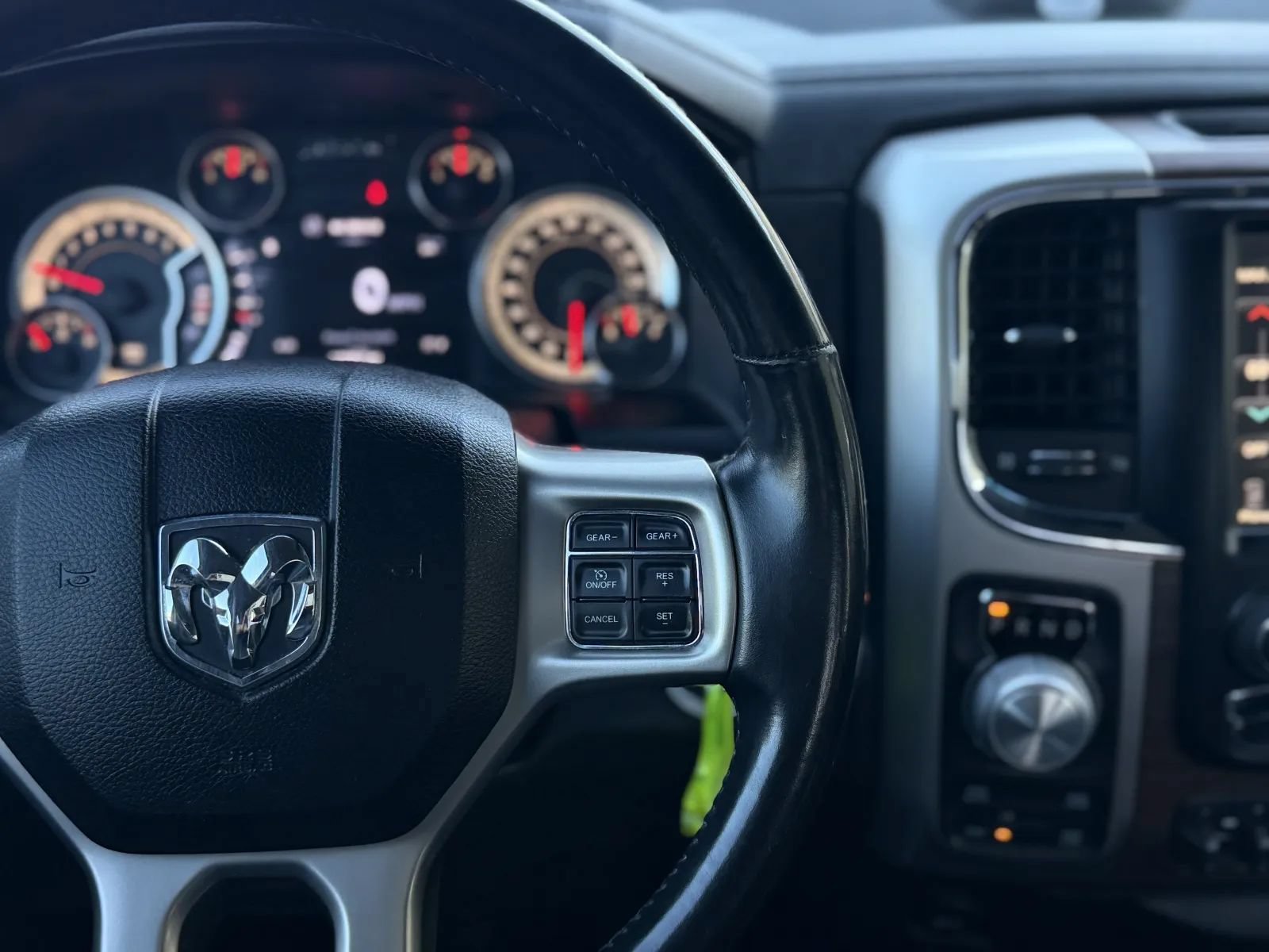 Used 2017 RAM 1500 Laramie AWD/4WD image 23