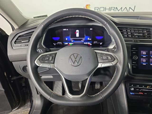 Used 2023 Volkswagen Tiguan SE w/ Panoramic Sunroof Package image 27