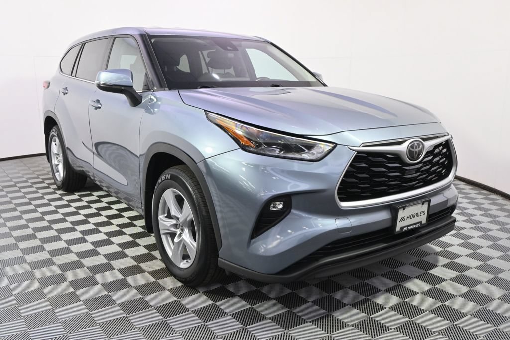 Used 2021 Toyota Highlander LE AWD/4WD image 9