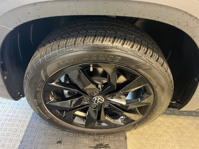 Certified 2023 Volkswagen Taos SE FWD image 8