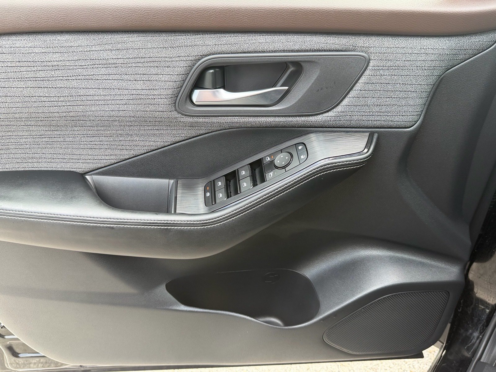 Used 2023 Nissan Rogue SV FWD image 29