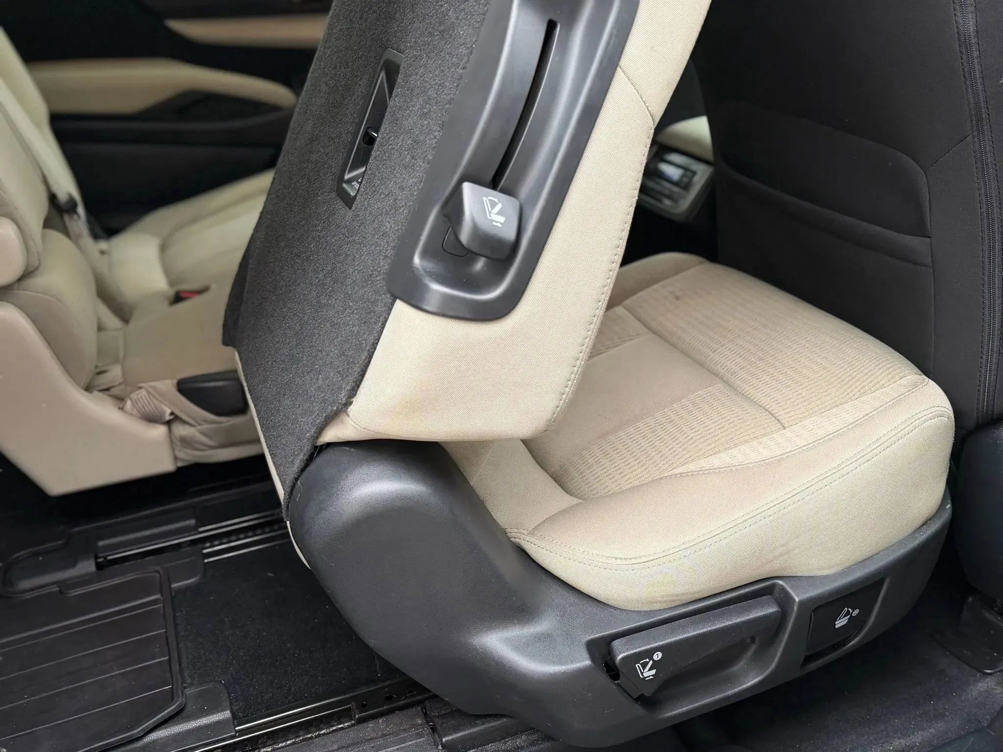 Used 2019 Subaru Ascent Premium image 16