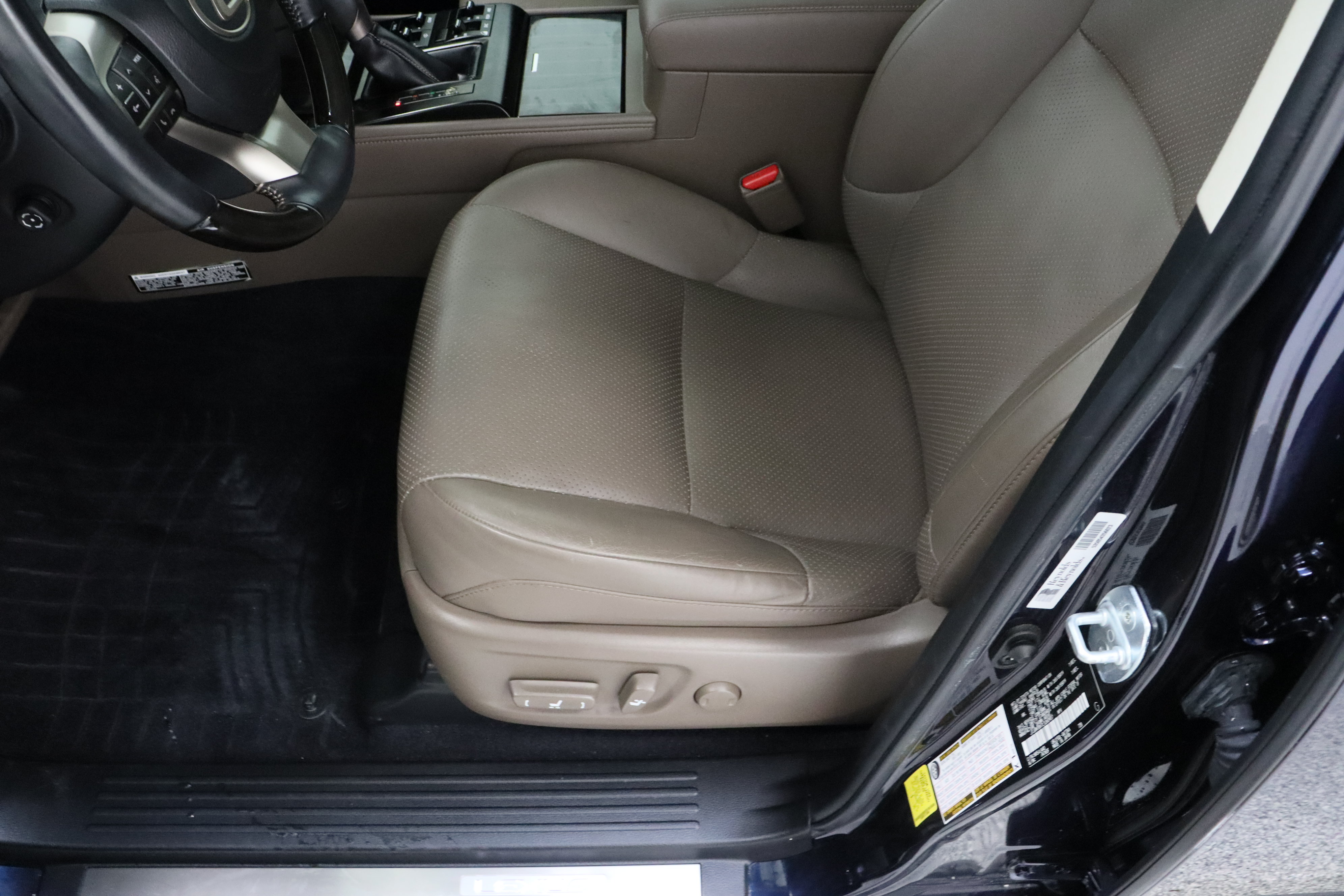 Used 2020 Lexus GX 460 Luxury w/ Accessory Package AWD/4WD image 15