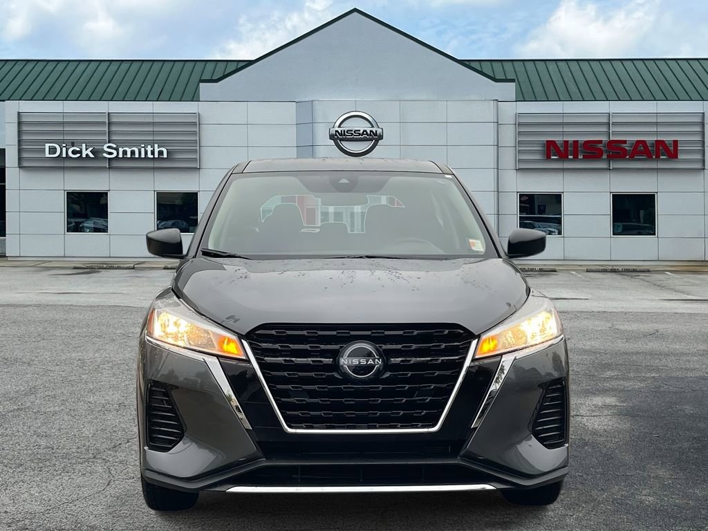 Used 2025 Nissan Kicks Play S image 2