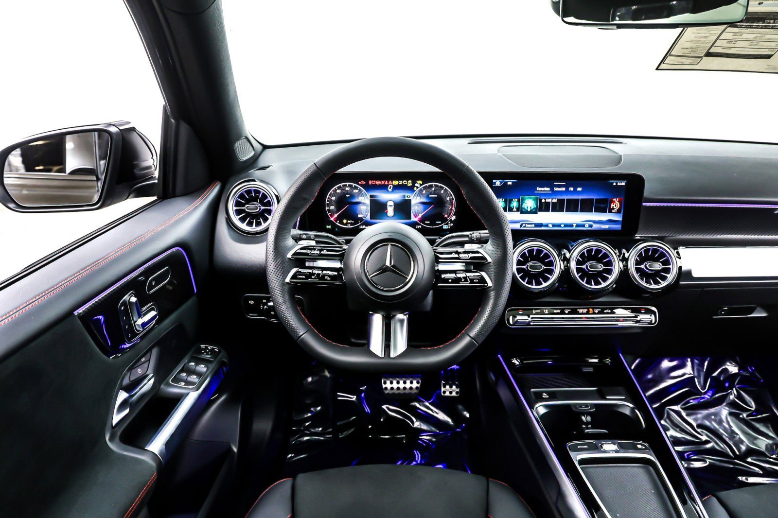 New 2026 Mercedes-Benz GLB 250 image 4