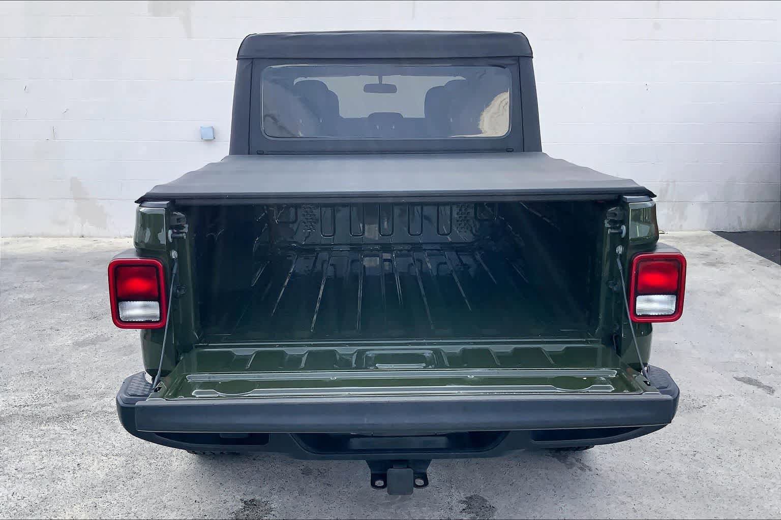 Used 2022 Jeep Gladiator Sport AWD/4WD image 18