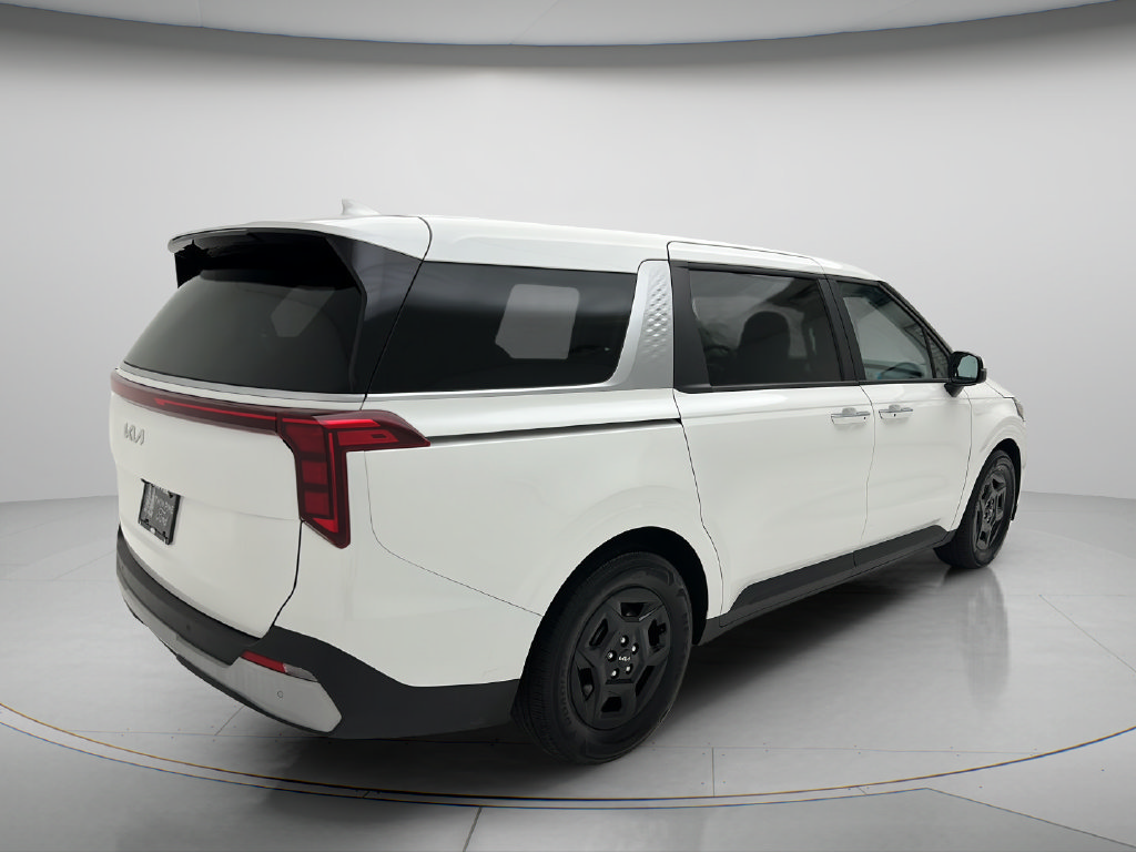 Used 2025 Kia Carnival FWD image 5